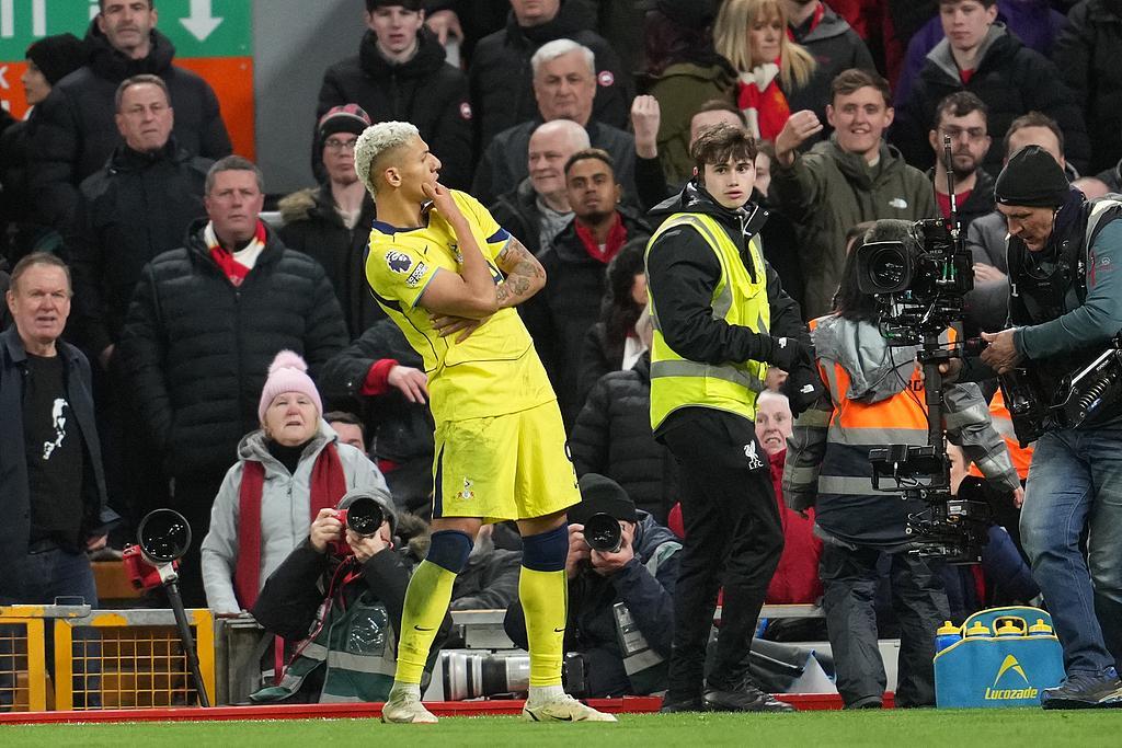 星空体育官方网站-体坛联播｜利物浦遭热刺绝平，米兰输球错失争冠良机